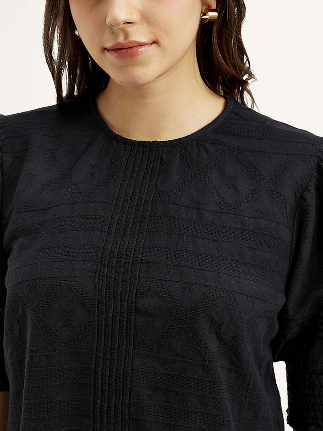 Minimalist Women’s Round Neck Top in Black with Subtle Textured Pattern