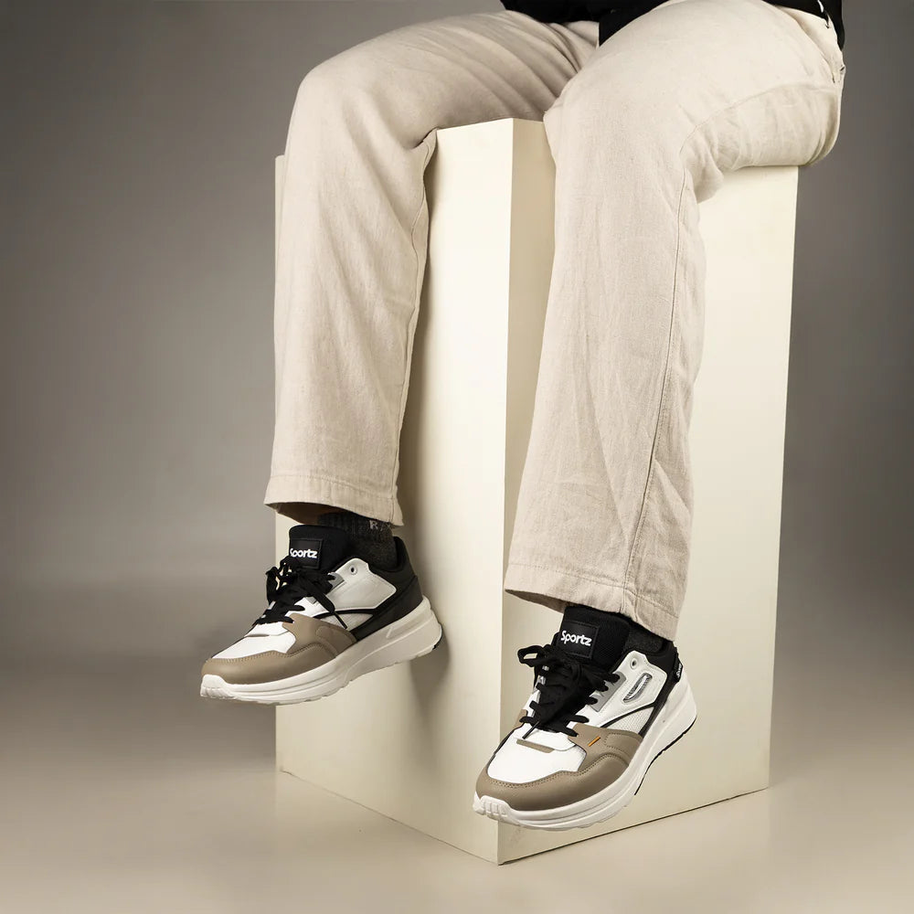 Trendy Men’s Sports Sneakers in White and Black for Street Style and Active Lifestyle