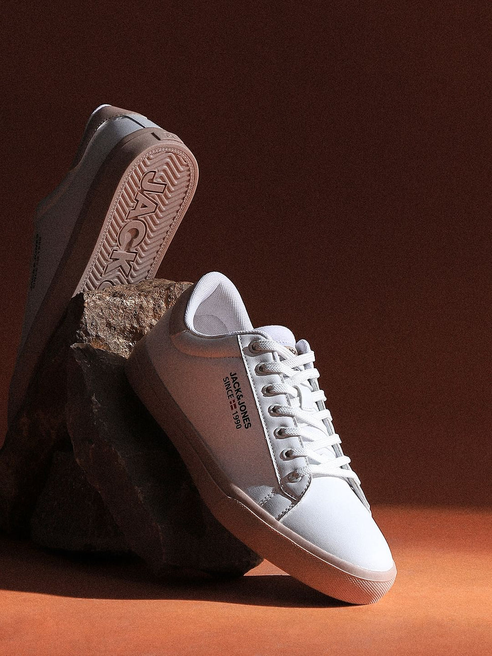 Sleek White PU Casual Sneakers for Casual Outings and Urban Fashion