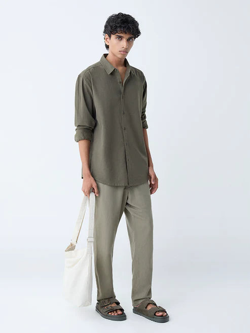 Lightweight Olive Cotton Shirt for Men with Relaxed Fit and Casual Elegance