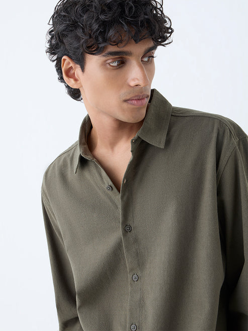 Lightweight Olive Cotton Shirt for Men with Relaxed Fit and Casual Elegance