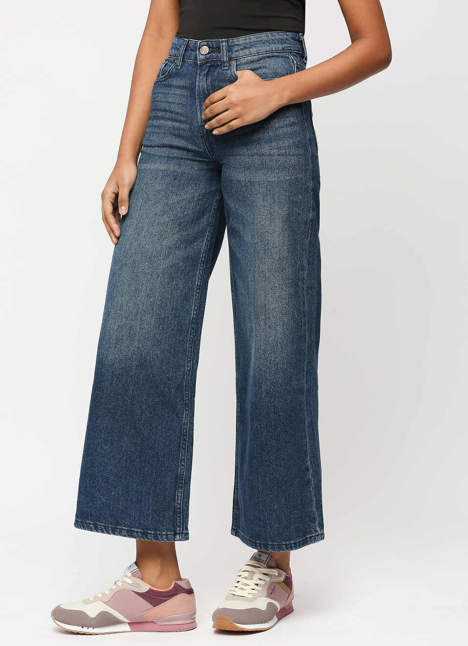 Relaxed Fit Women’s Blue High Waist Wide Leg Jeans for Weekend and Everyday Wear
