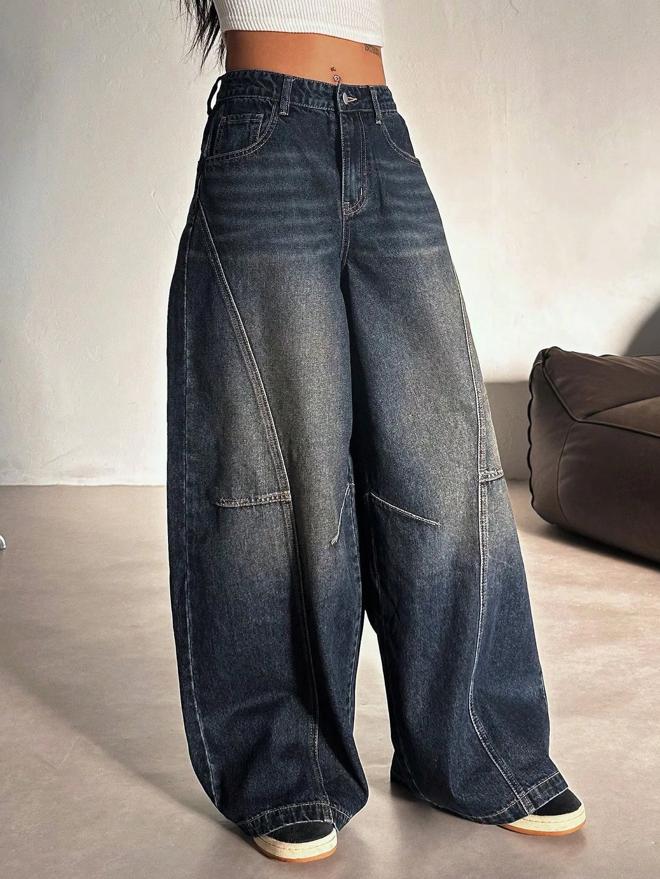 Comfortable Women’s Wide Leg Jeans with Bold Streak Panel Detailing for Daily Outings