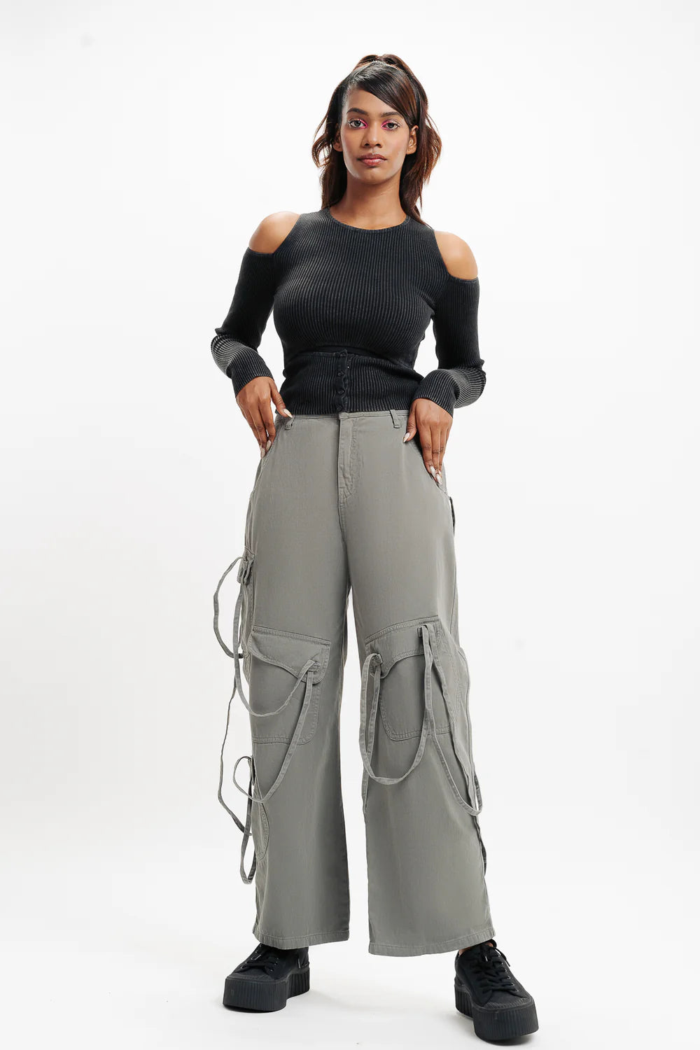 Chic Women’s Grey Pocketed Cargo Pants with Trendy Design and Comfortable Fit
