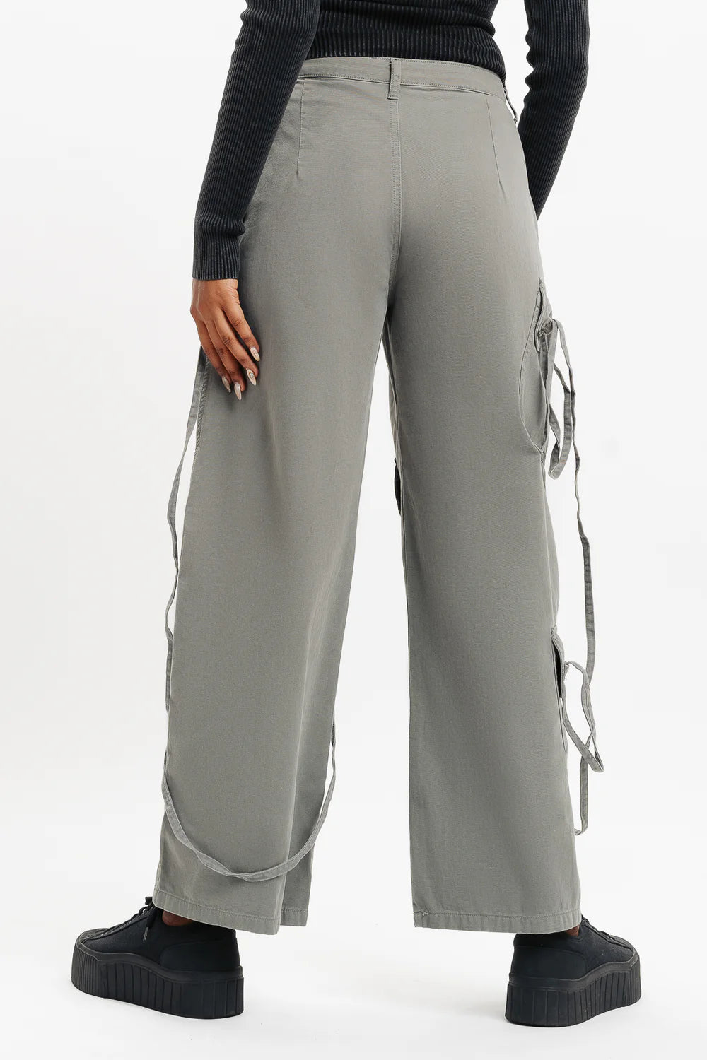 Chic Women’s Grey Pocketed Cargo Pants with Trendy Design and Comfortable Fit