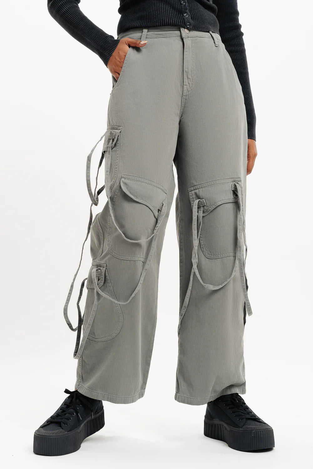 Chic Women’s Grey Pocketed Cargo Pants with Trendy Design and Comfortable Fit