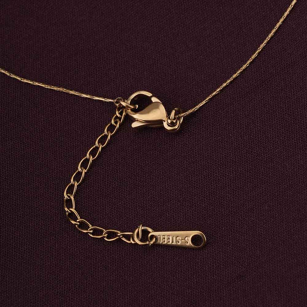 Trendy Delicate Necklace with Diamond Detailing Ideal for Special Occasions