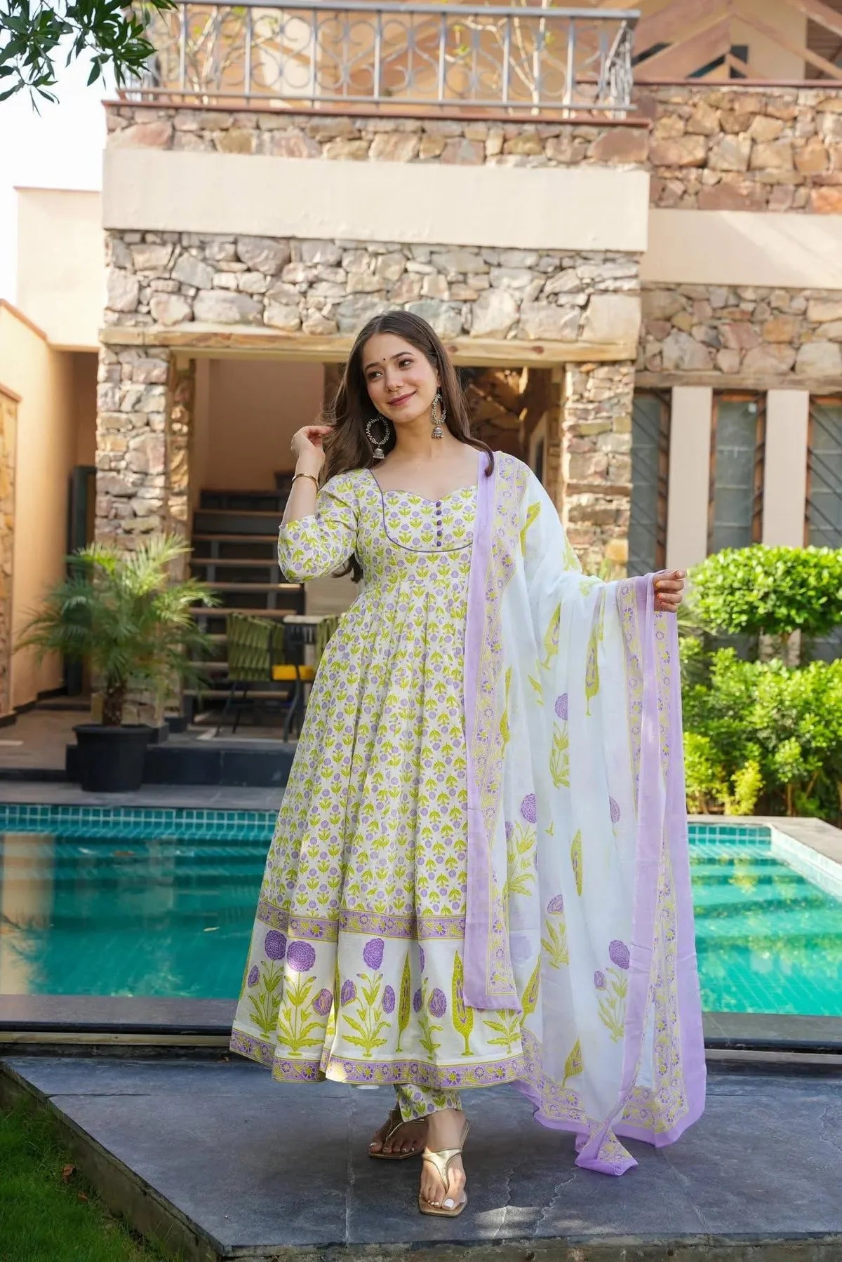 Elegant Lavender Floral Print Cotton Suit Set with Flowing Silhouette and Ethnic Charm for Festive and Daily Wear