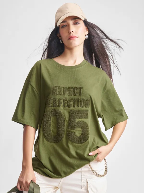 Fashionable Women’s Olive Oversized T-shirt with Decorative Applique for Street Style and Daily Outfits