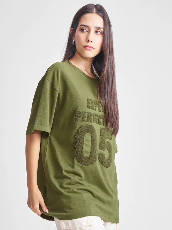 Fashionable Women’s Olive Oversized T-shirt with Decorative Applique for Street Style and Daily Outfits