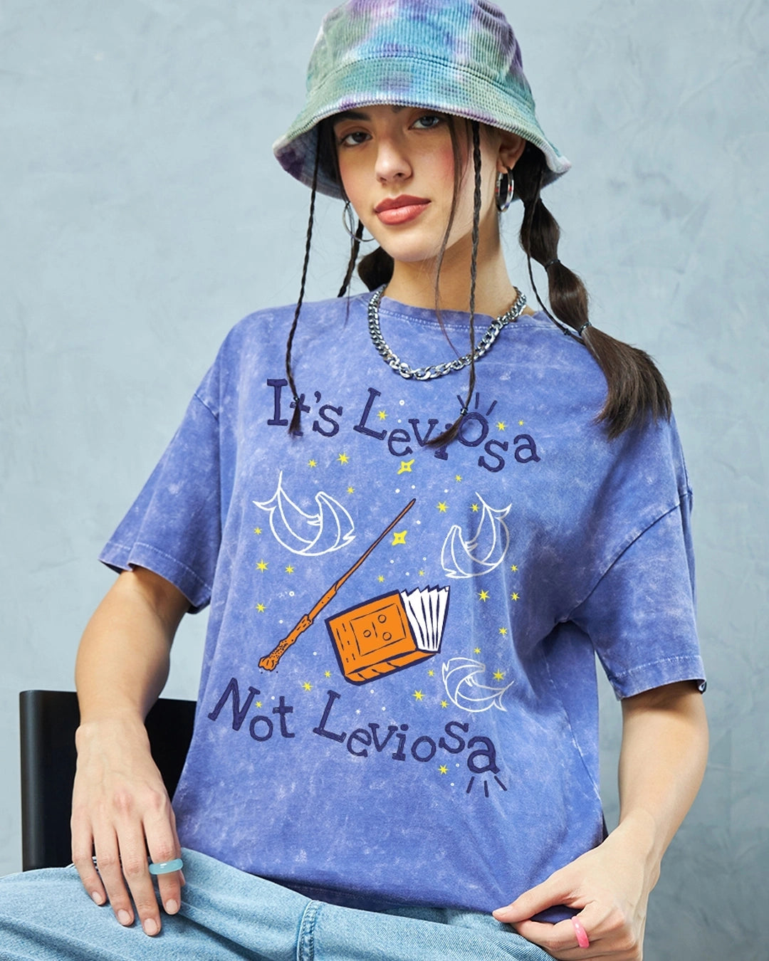 Stylish Women’s Oversized T-shirt in Blue with Eye-Catching Leviosa Graphic Print
