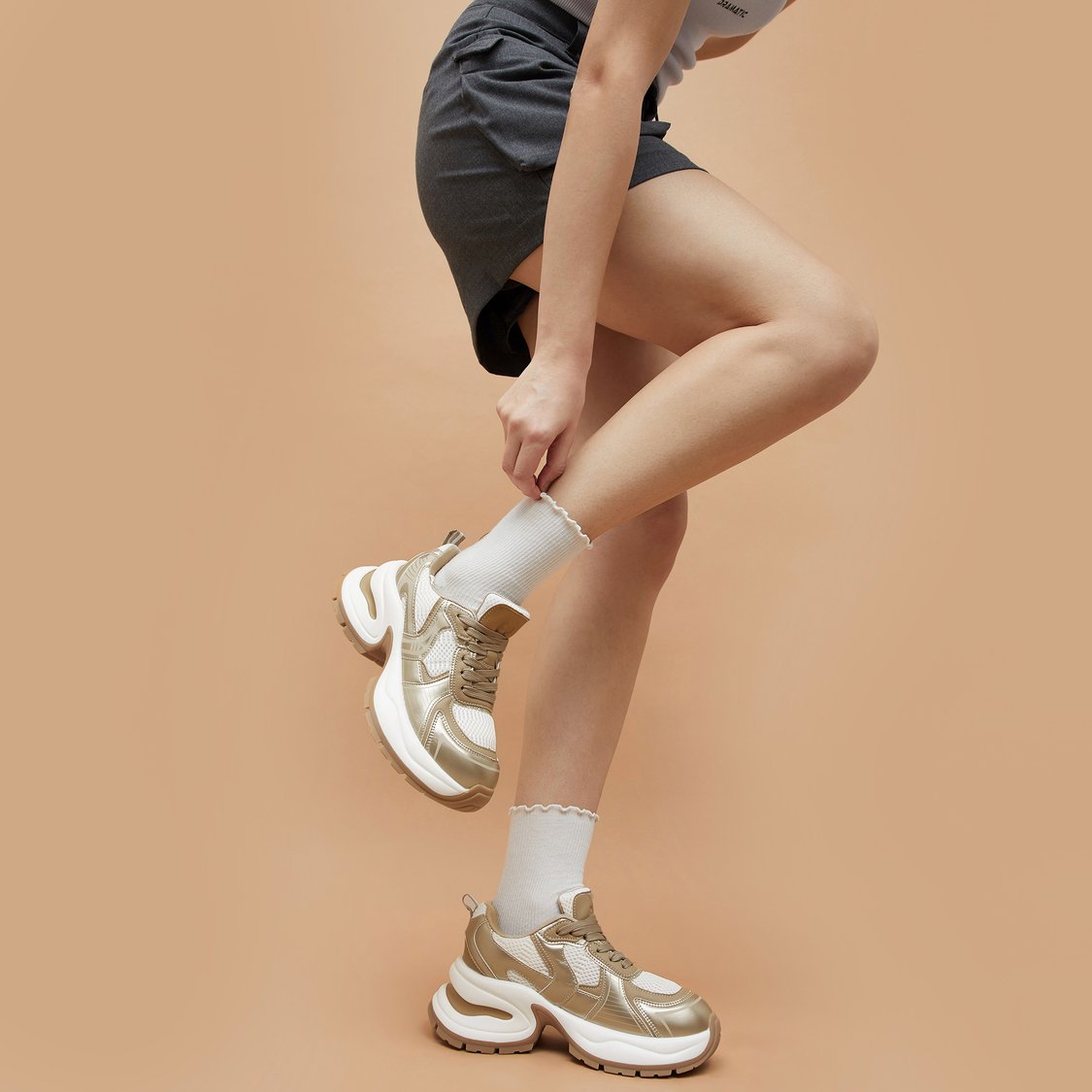 Chic Colourblock High Top Sneakers with Versatile Look for College Outings and Casual Fashion