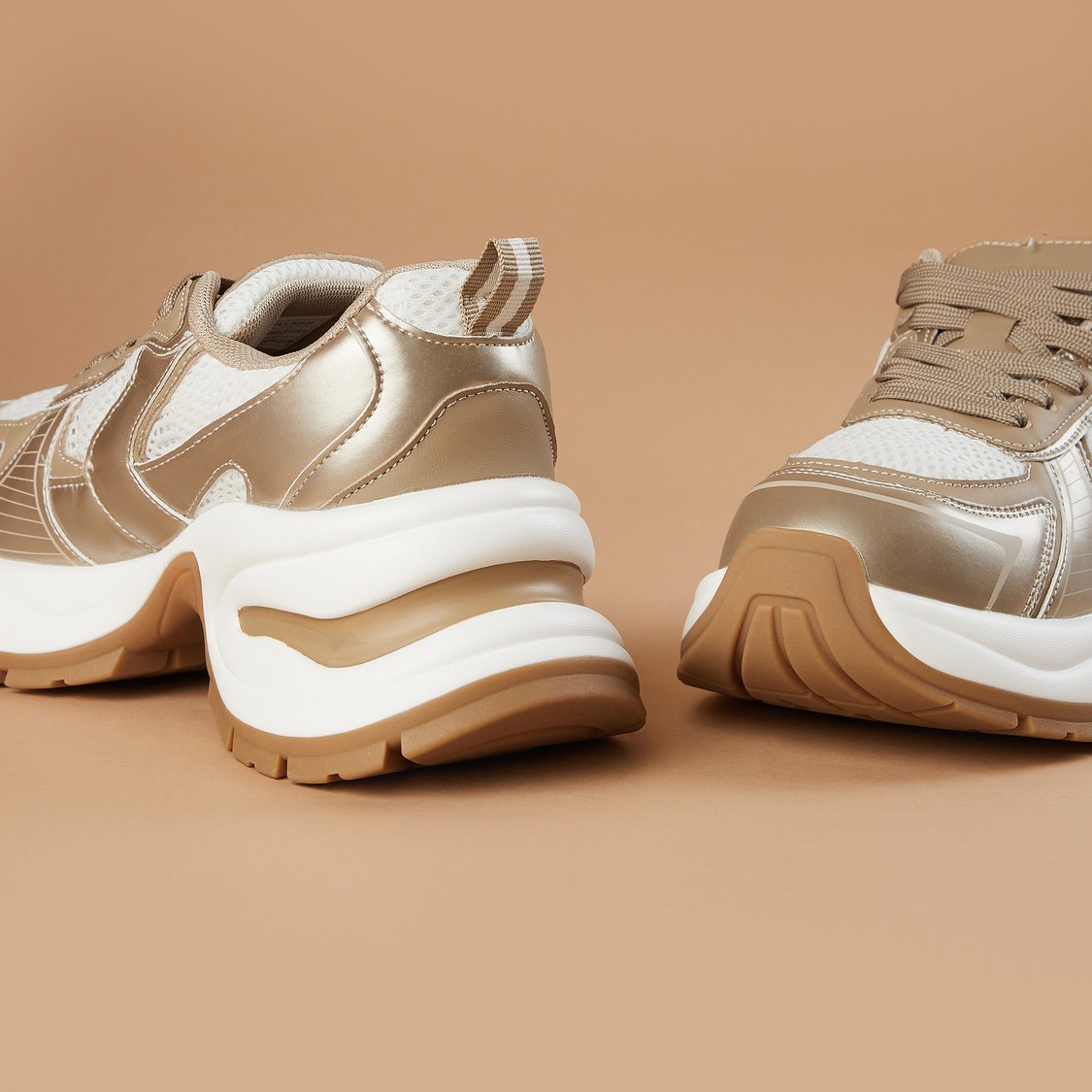 Chic Colourblock High Top Sneakers with Versatile Look for College Outings and Casual Fashion