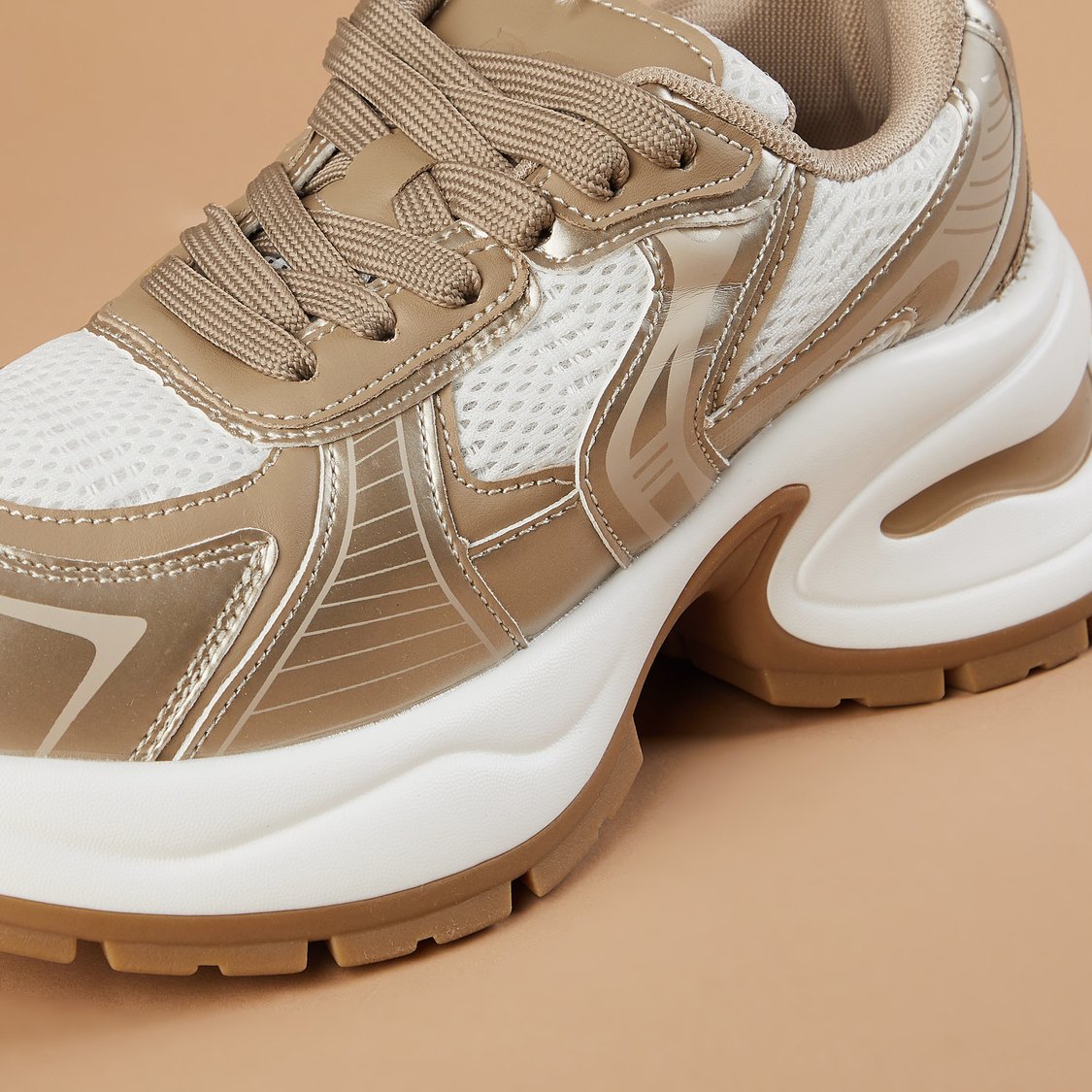 Chic Colourblock High Top Sneakers with Versatile Look for College Outings and Casual Fashion