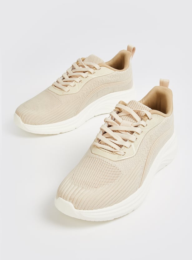 Sporty Men Mesh Sports Shoes for Outdoor Running, Training, and Fitness