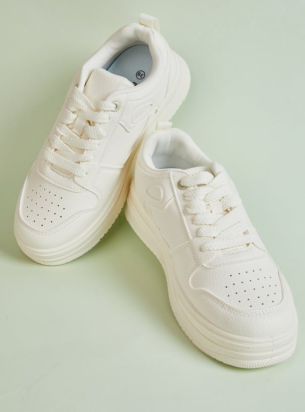 Comfortable Women Perforations Sneakers with Cushioned Sole and Breathable Design for Everyday Use