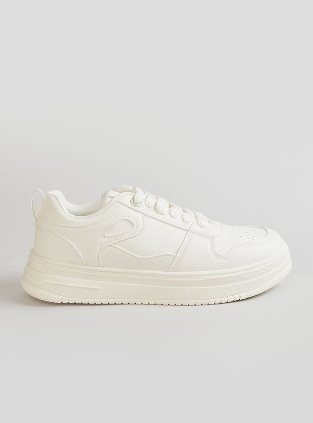 Comfortable Women Perforations Sneakers with Cushioned Sole and Breathable Design for Everyday Use