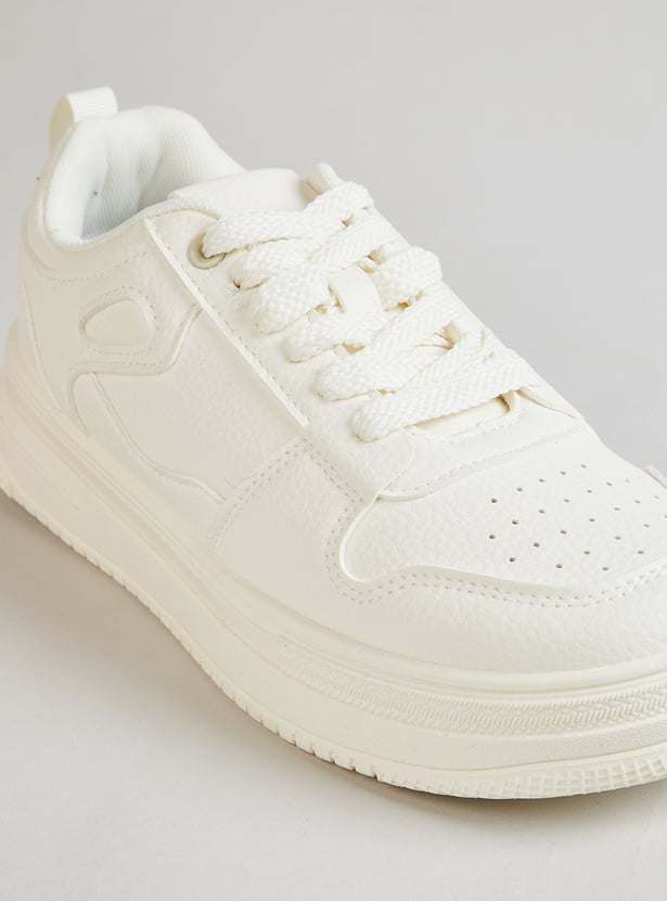 Comfortable Women Perforations Sneakers with Cushioned Sole and Breathable Design for Everyday Use