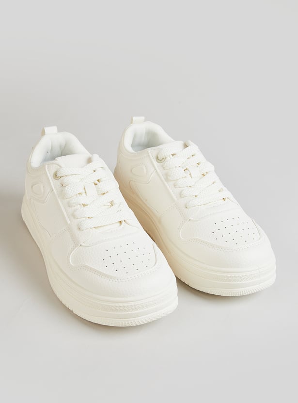 Comfortable Women Perforations Sneakers with Cushioned Sole and Breathable Design for Everyday Use