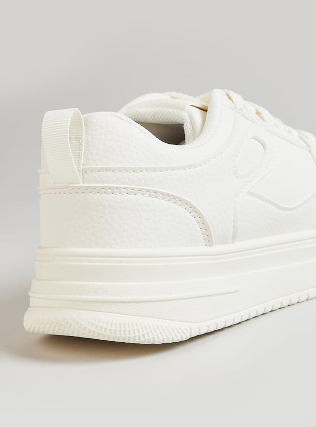 Comfortable Women Perforations Sneakers with Cushioned Sole and Breathable Design for Everyday Use