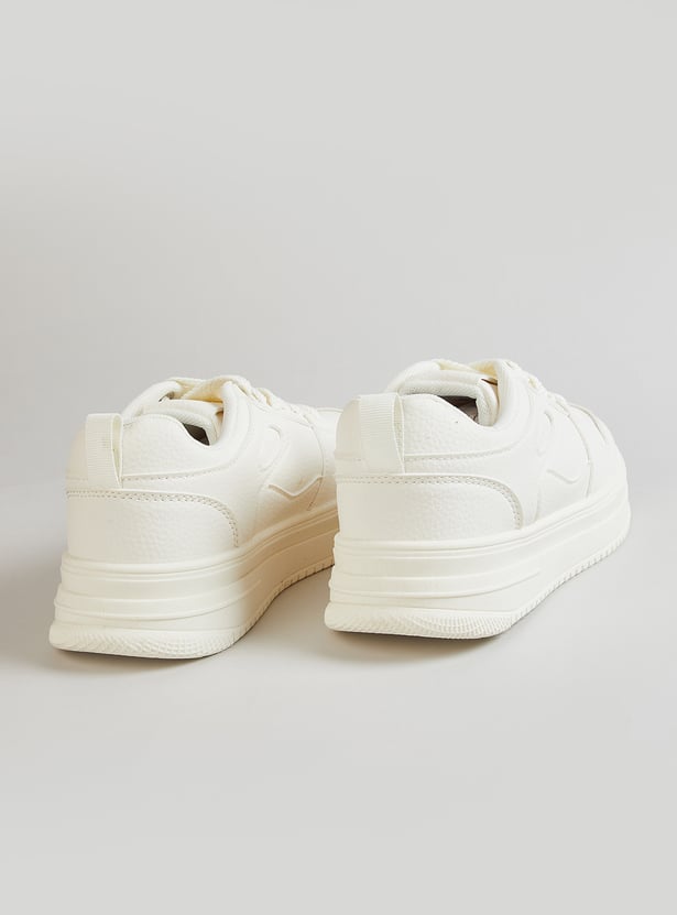 Comfortable Women Perforations Sneakers with Cushioned Sole and Breathable Design for Everyday Use