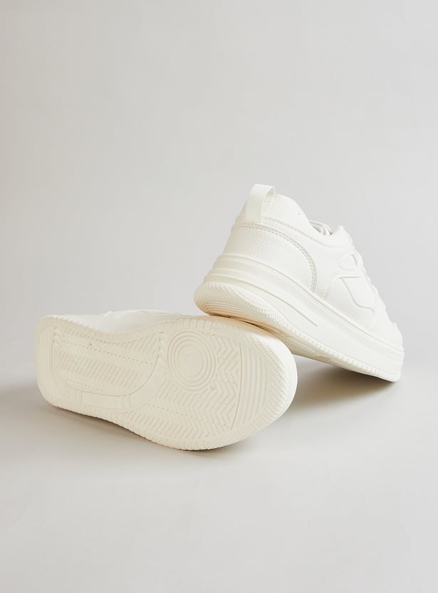 Comfortable Women Perforations Sneakers with Cushioned Sole and Breathable Design for Everyday Use