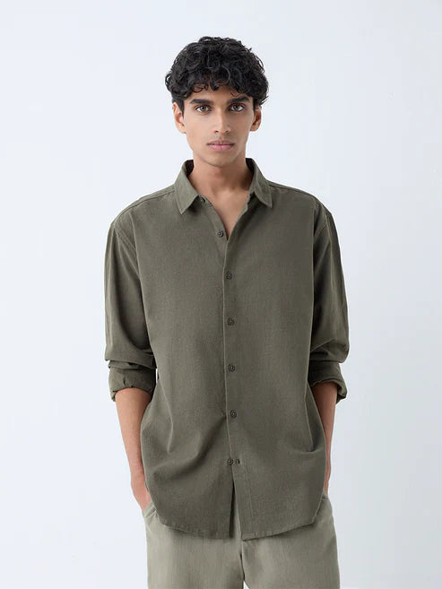 Lightweight Olive Cotton Shirt for Men with Relaxed Fit and Casual Elegance