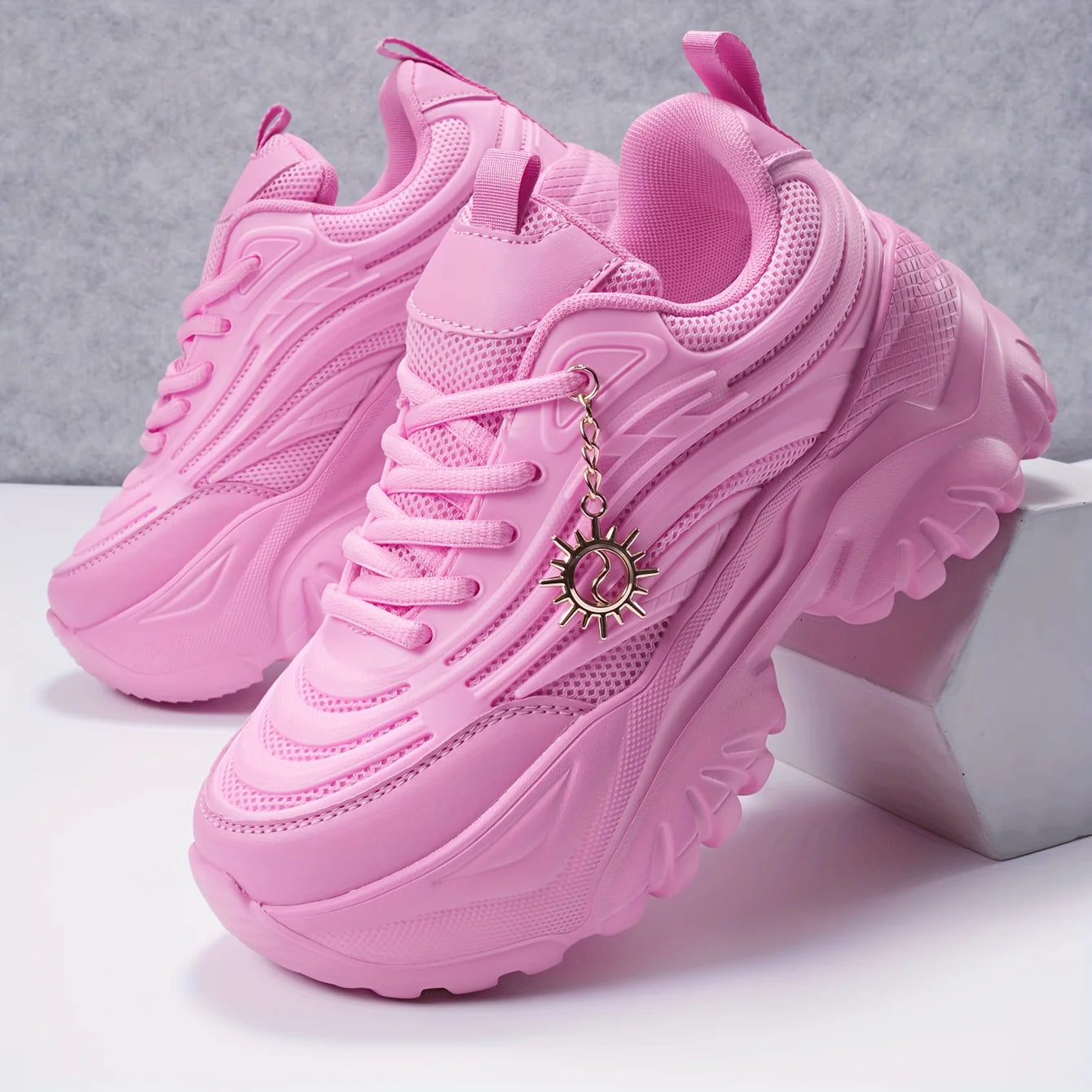 Durable Women’s Canvas Sneakers Comfortable Shoes with Breathable Upper and Flexible Sole for All Day Wear