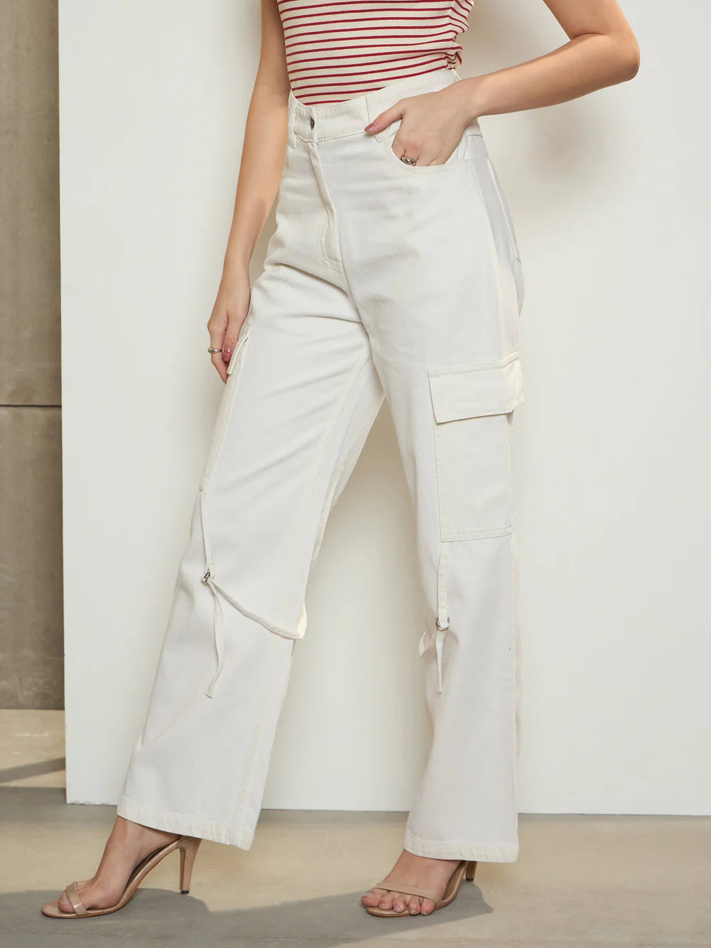 Chic Women’s White Twill Cargo Jeans with Looped Strap Accents for Layering and Casual Outfits