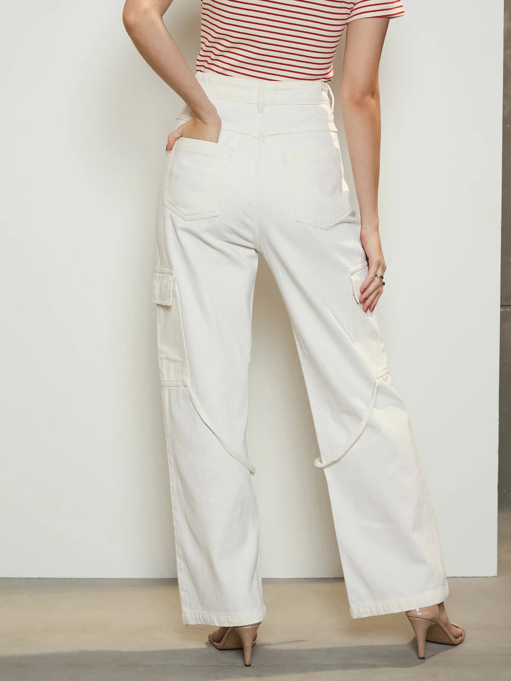 Chic Women’s White Twill Cargo Jeans with Looped Strap Accents for Layering and Casual Outfits