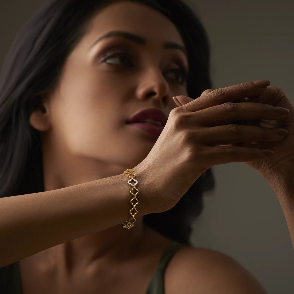 Elegant Leoneil Inspired Bracelet with Sleek Design