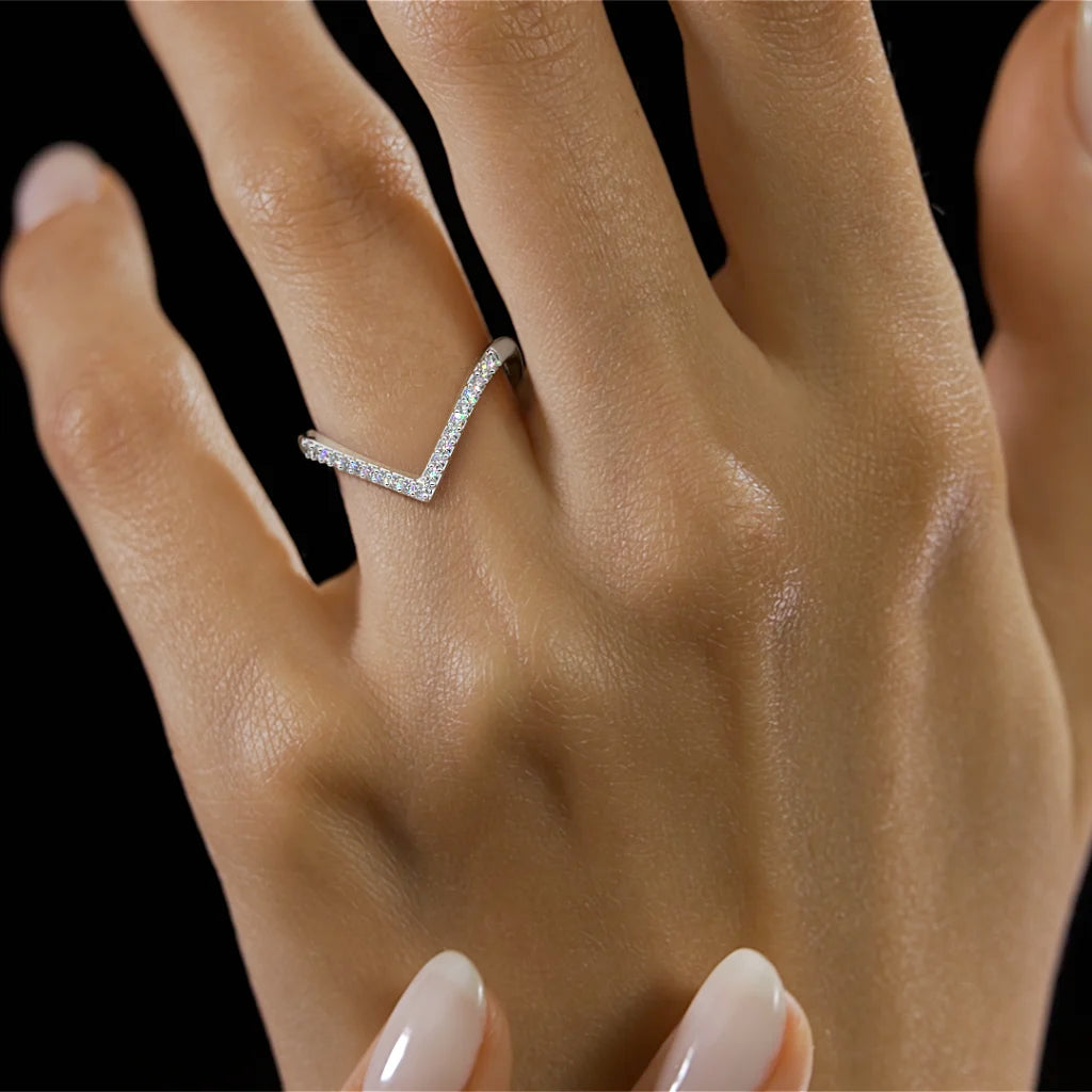Chic Chevron Inspired Finger Ring with Minimalist Look