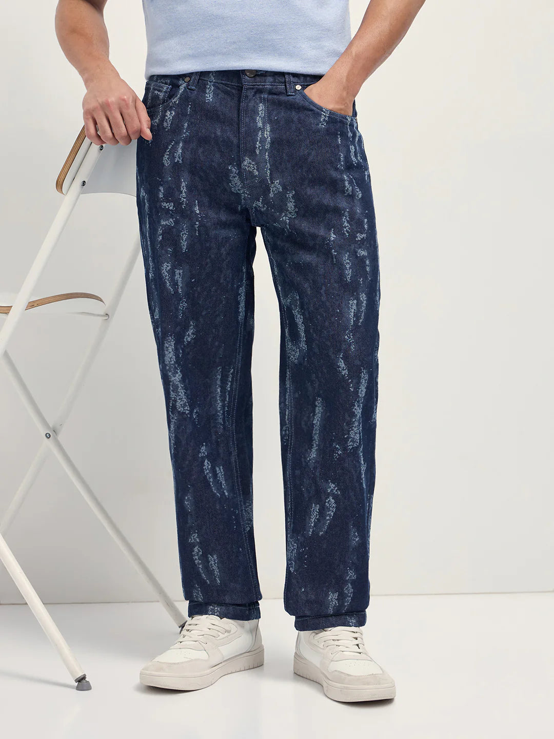 Fashionable Blue Straight Fit Jeans for Men Relaxed Everyday Wear