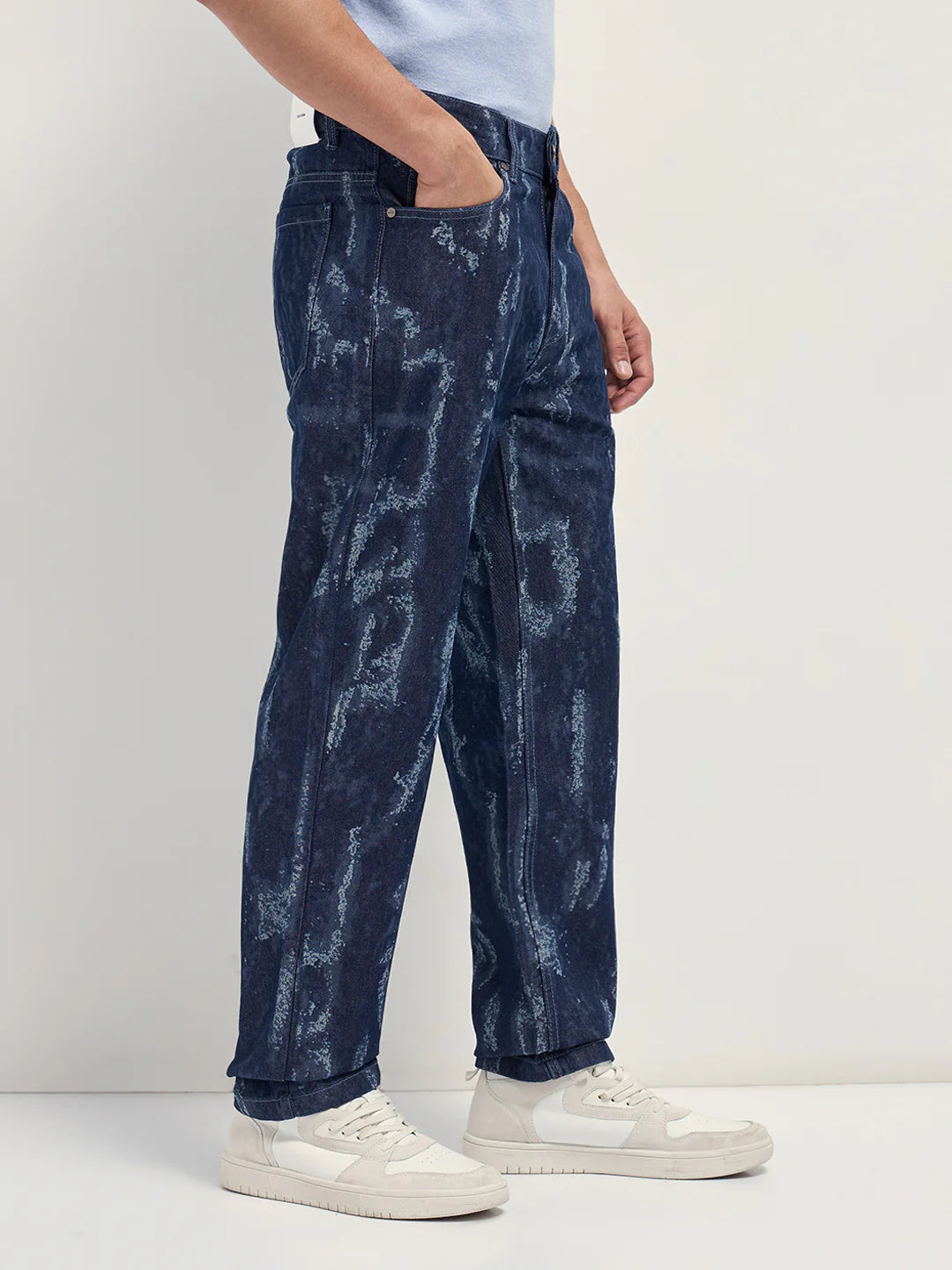 Fashionable Blue Straight Fit Jeans for Men Relaxed Everyday Wear