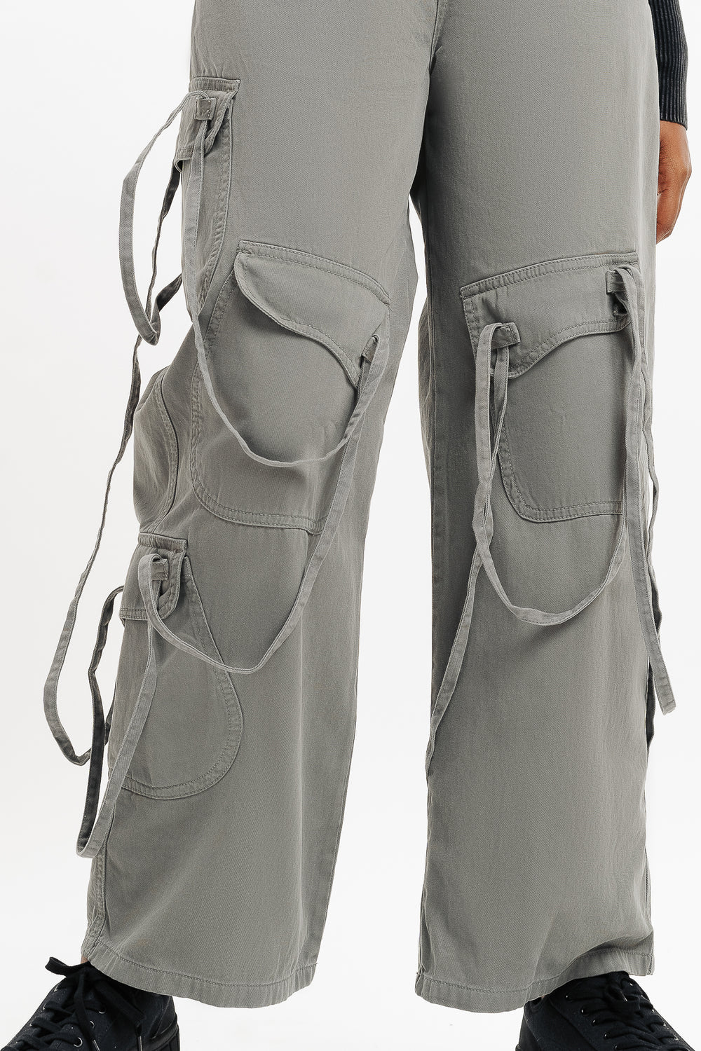 Chic Women’s Grey Pocketed Cargo Pants with Trendy Design and Comfortable Fit