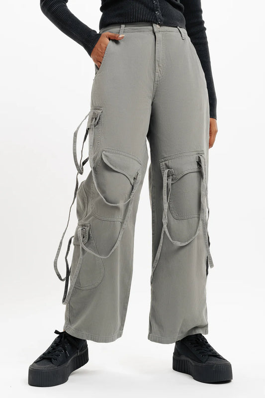 Chic Women’s Grey Pocketed Cargo Pants with Trendy Design and Comfortable Fit