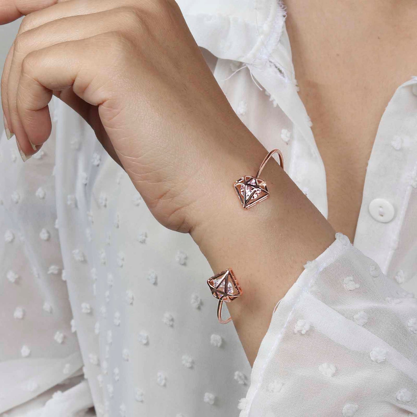 Fashionable Gold Open Cuff Bracelet for Women Unique Gem-Shaped Design