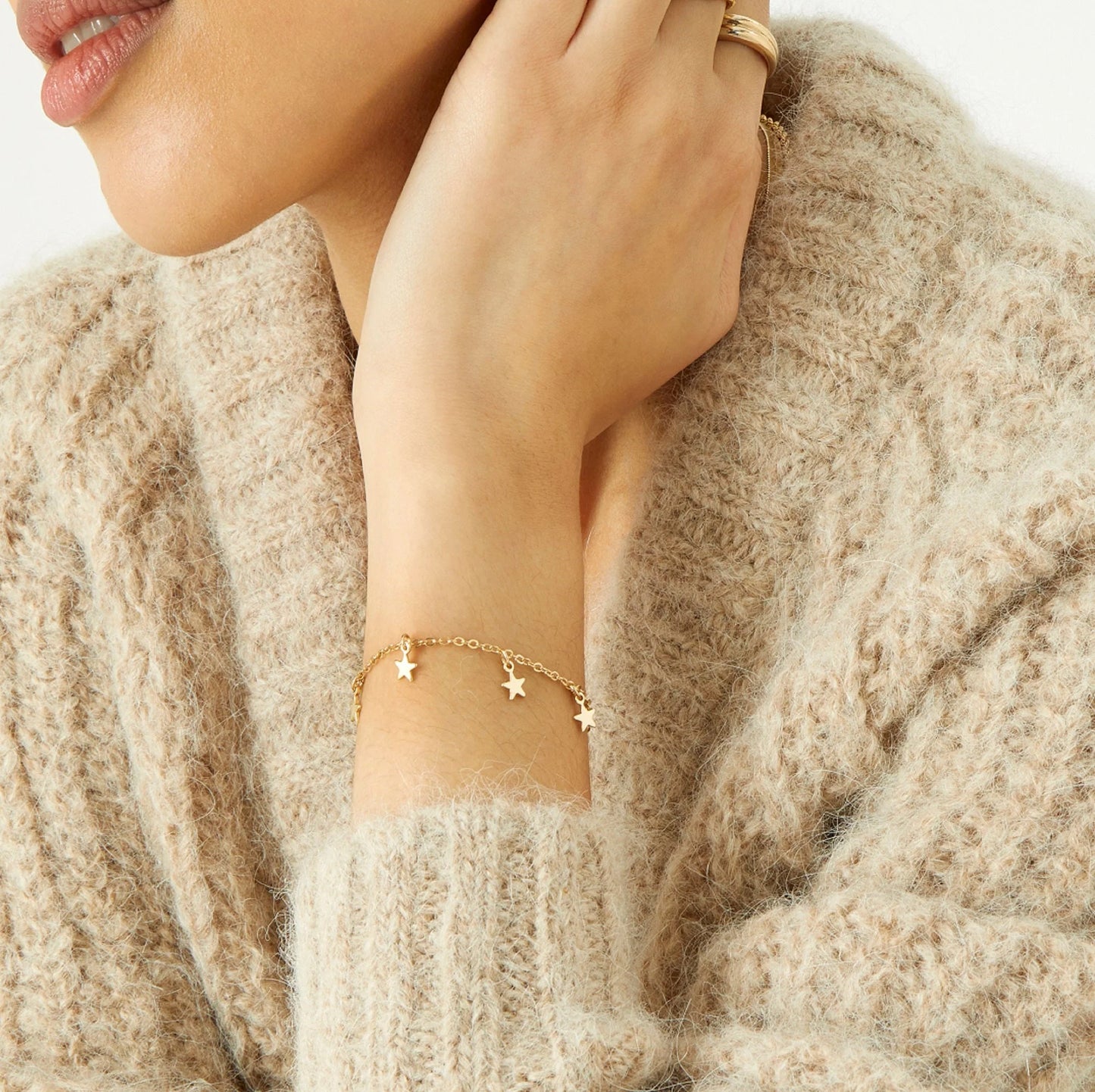 Classy Gold Women’s Bracelet with Star Inspired Design