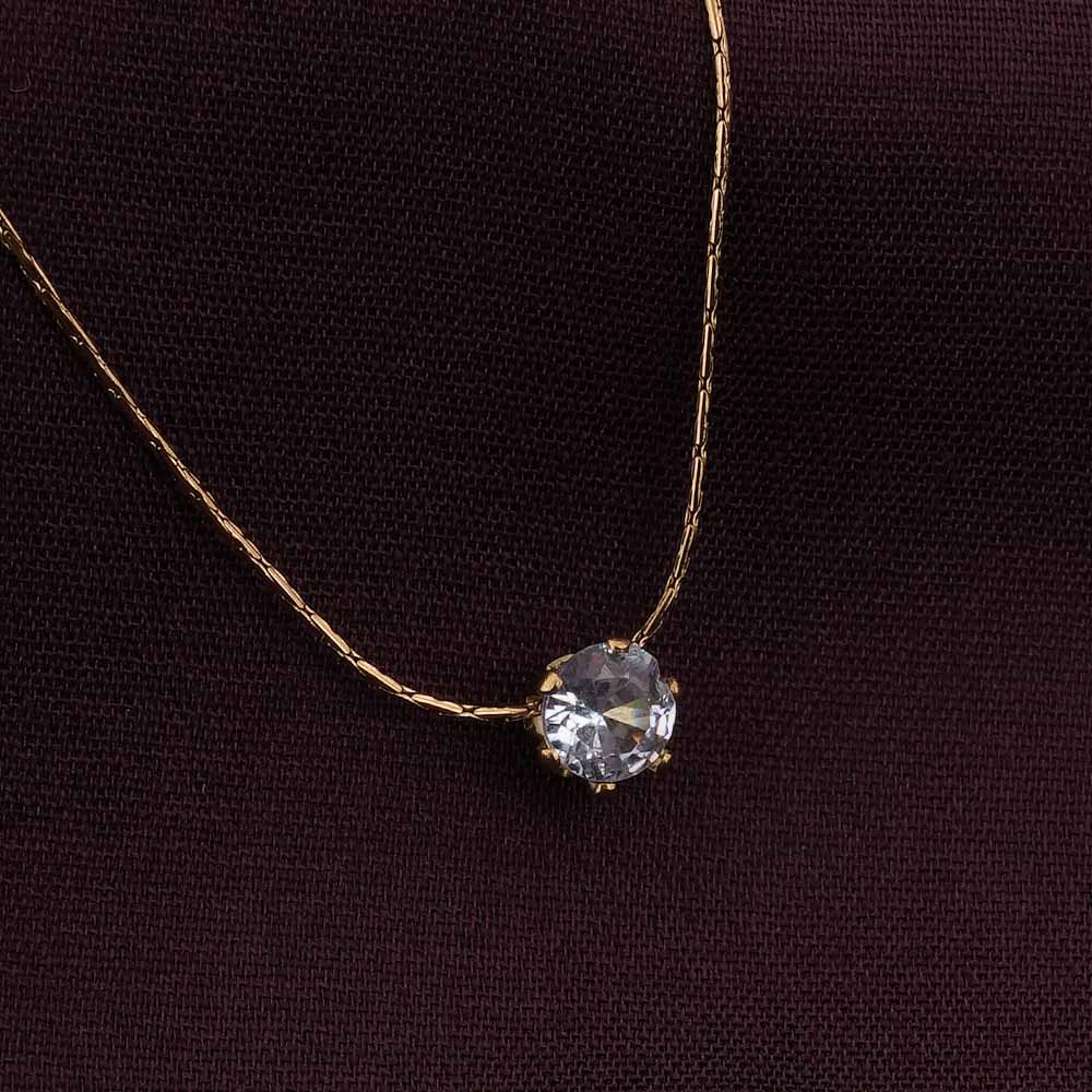 Trendy Delicate Necklace with Diamond Detailing Ideal for Special Occasions