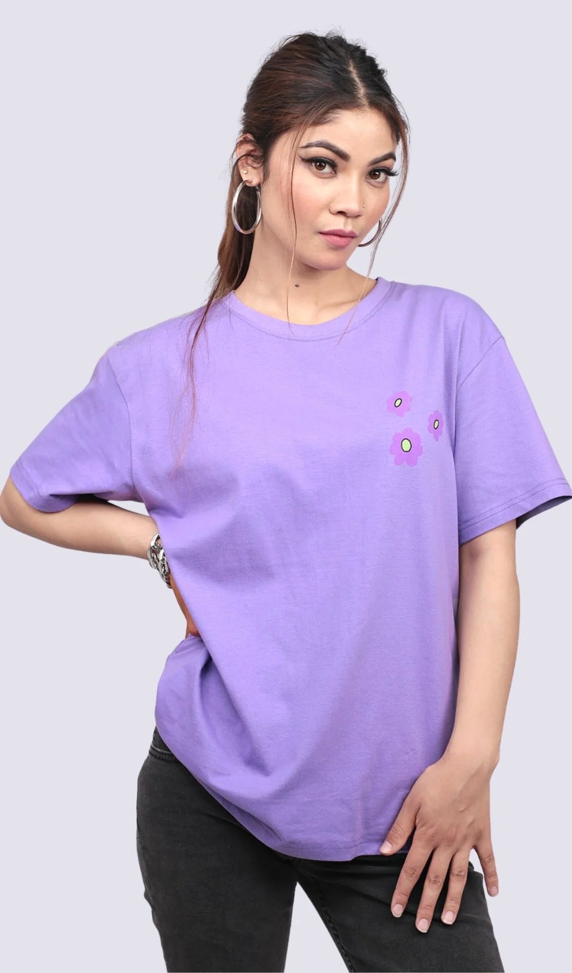 Fashionable Lilac Oversized T-Shirt with Stylish Back Graphic
