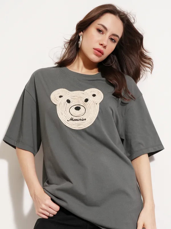 Lightweight Women’s Grey Applique Oversized T-Shirt with Soft Fabric for All-Day Comfort