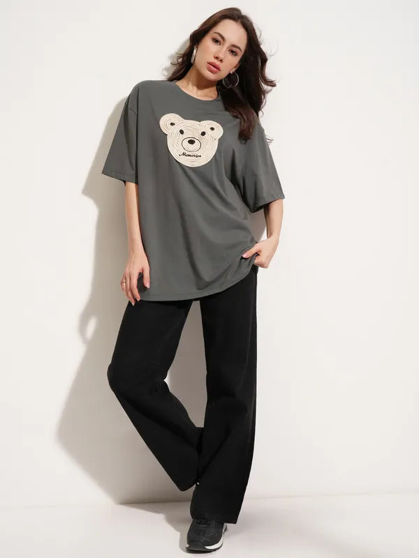 Lightweight Women’s Grey Applique Oversized T-Shirt with Soft Fabric for All-Day Comfort