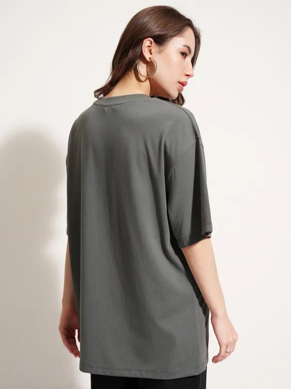 Lightweight Women’s Grey Applique Oversized T-Shirt with Soft Fabric for All-Day Comfort