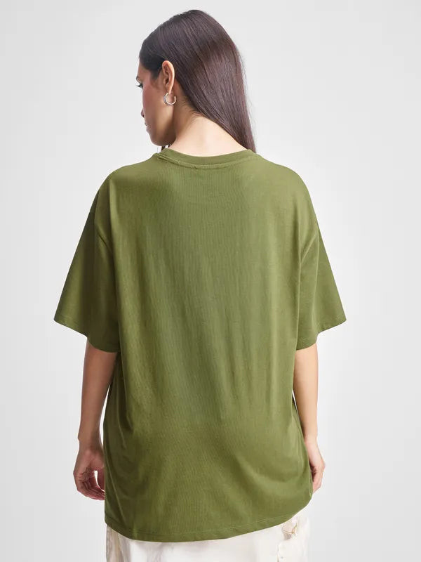 Fashionable Women’s Olive Oversized T-shirt with Decorative Applique for Street Style and Daily Outfits