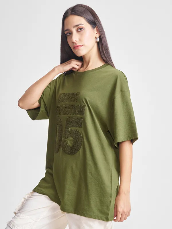 Fashionable Women’s Olive Oversized T-shirt with Decorative Applique for Street Style and Daily Outfits