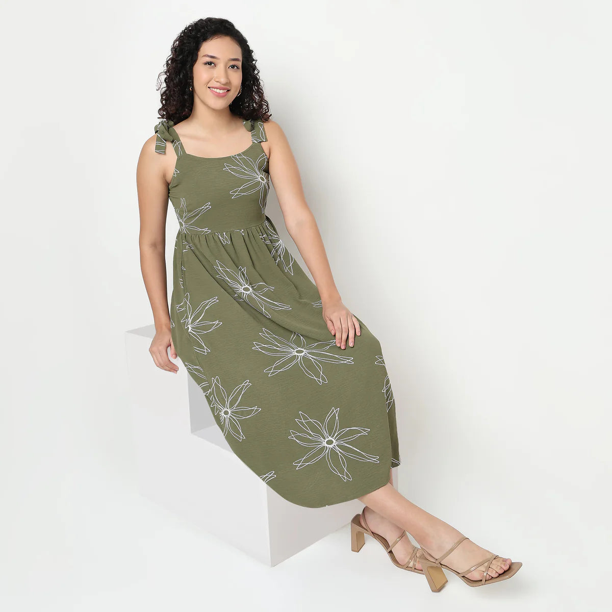 Beautiful Embroidered Midi Dress Featuring Floral Detailing and Flared Fit