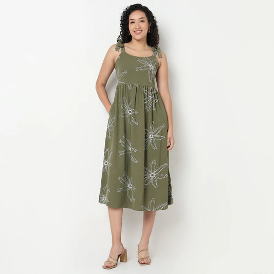 Beautiful Embroidered Midi Dress Featuring Floral Detailing and Flared Fit