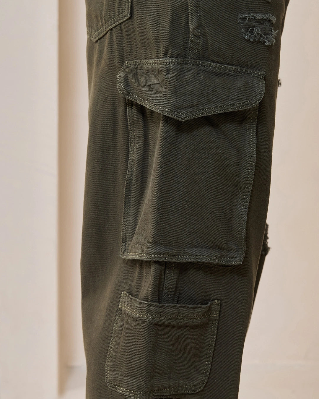 Casual Green Baggy Fit Cargo Jeans for Men in Distressed Denim Style