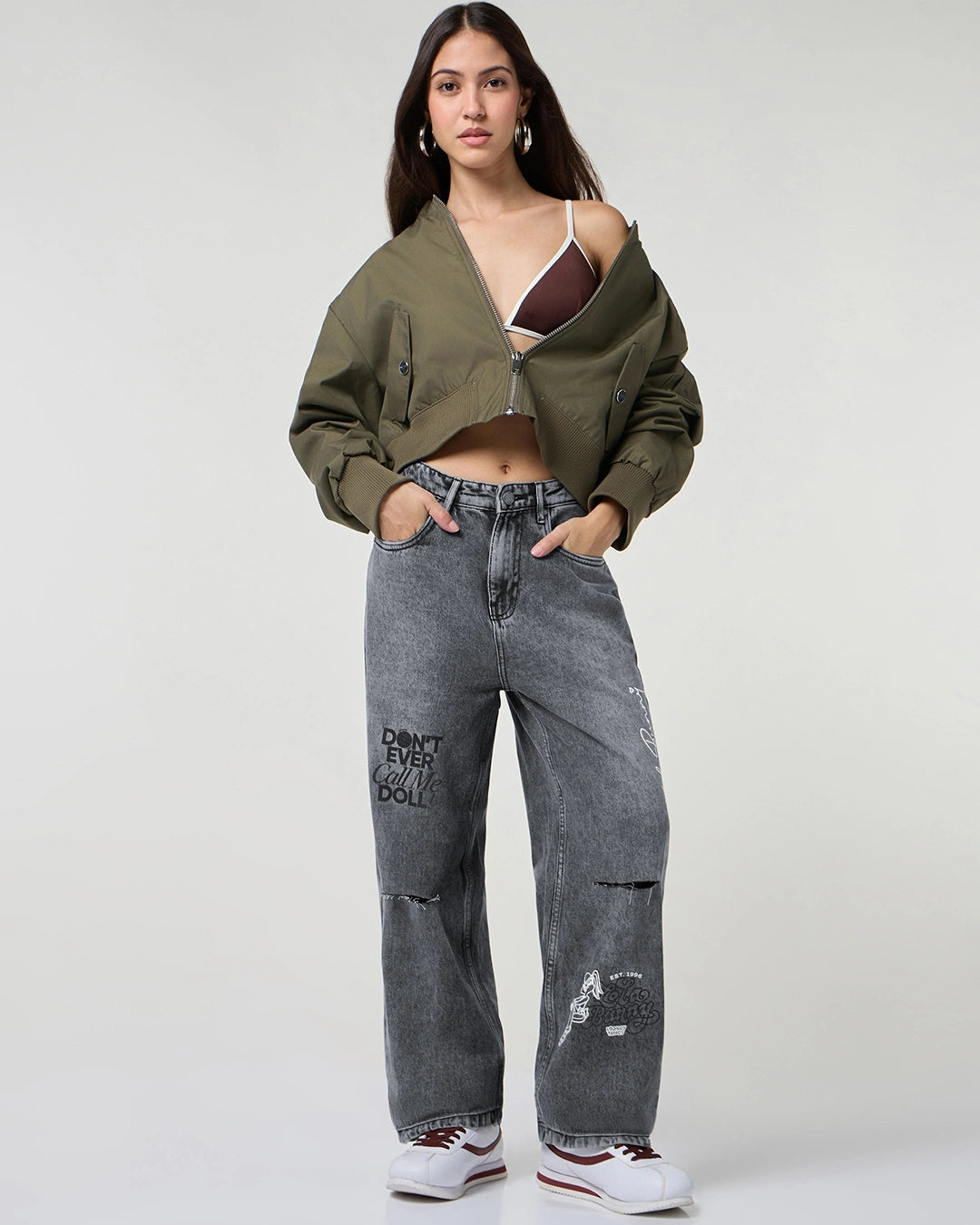 Trendy Women’s Grey Distressed Washed Straight Fit Jeans Perfect for Casual Street Style Outfits